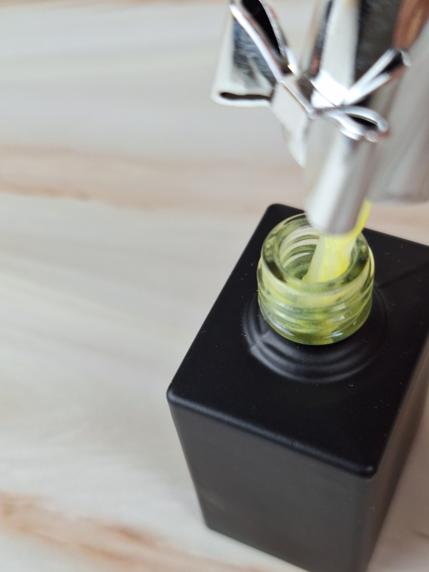 Gellack Yellow green metal efekt 10ml