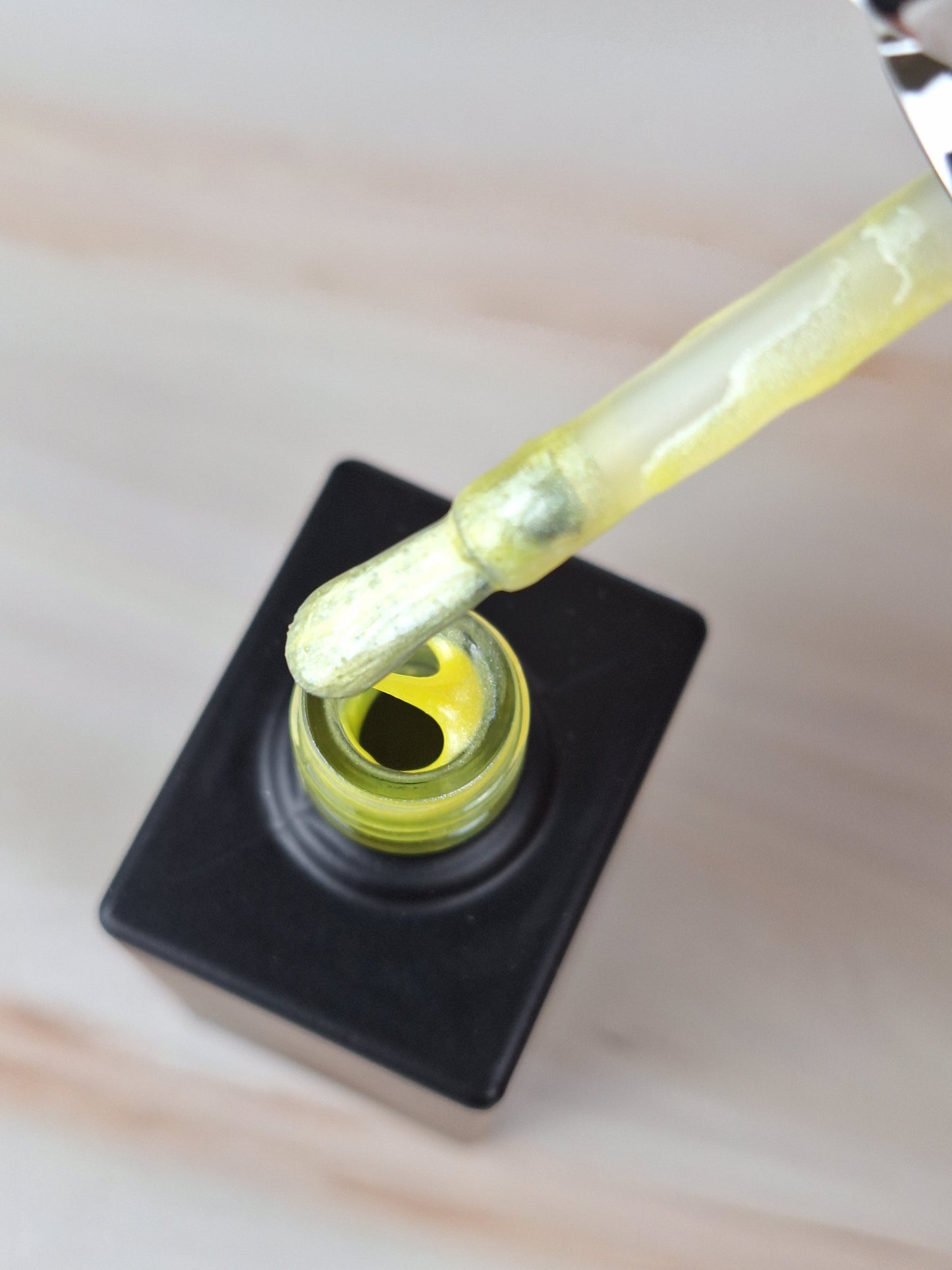 Gellack Yellow green metal efekt 10ml